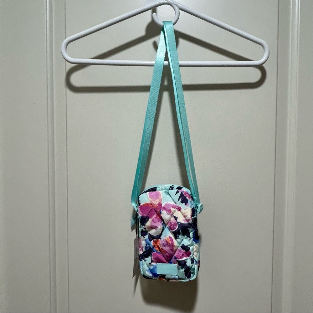 Vera Bradley Floral Crossbody Bag. Easy RFID. NWT.  Great travel bag.